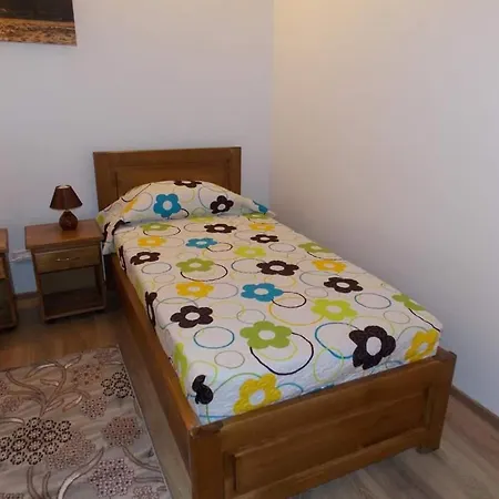 Casa Cu Flori تيشيرغيول