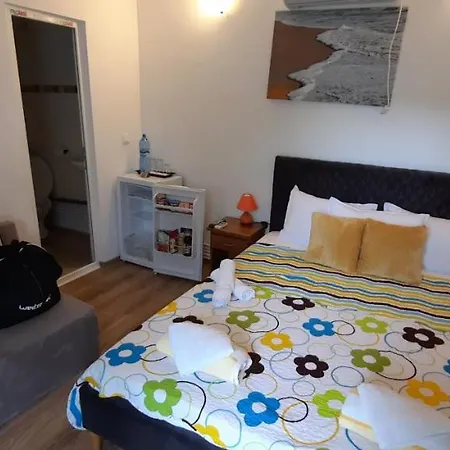 Casa Cu Flori تيشيرغيول